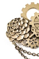 七瀬陸モデルのブローチ