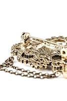 二階堂大和モデルのブローチ