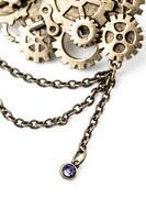 逢坂壮五モデルのブローチ