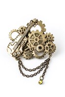 六弥ナギモデルのブローチ