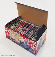 「鋼の錬金術師 完全版」全巻と、ガイドブック「鋼の錬金術師 CHRONICLE」が収納できる「特製コミックBOX」。