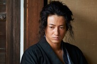 映画「サムライせんせい」より新規の場面写真。