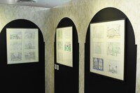 「少女革命ウテナ TVアニメ放送20周年記念展 ～薔薇と革命の記憶、絶対運命黙示録～」の様子。