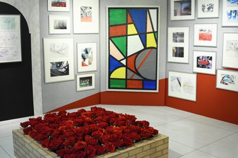 「少女革命ウテナ TVアニメ放送20周年記念展 ～薔薇と革命の記憶、絶対運命黙示録～」の様子。