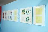 「少女革命ウテナ TVアニメ放送20周年記念展 ～薔薇と革命の記憶、絶対運命黙示録～」の様子。