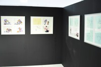 「少女革命ウテナ TVアニメ放送20周年記念展 ～薔薇と革命の記憶、絶対運命黙示録～」の様子。