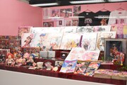 「少女革命ウテナ TVアニメ放送20周年記念展 ～薔薇と革命の記憶、絶対運命黙示録～」の様子。