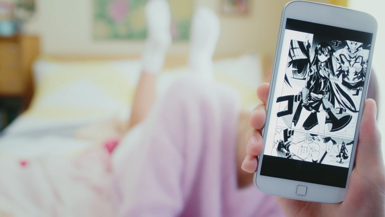 マンガUP！のテレビCM「お部屋デート篇」より。