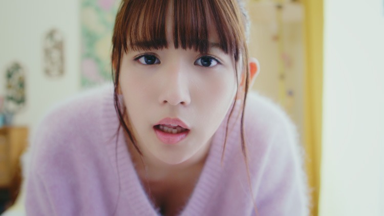 マンガUP！のテレビCM「お部屋デート篇」より。