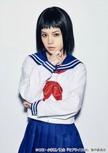 田上真里奈扮する暗田トメ。