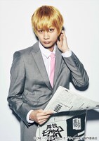 馬場良馬扮する霊幻新隆。