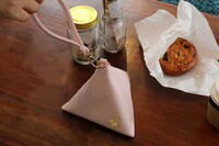 テトラポーチ（シャンプーモデル）の使用イメージ。