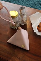 テトラポーチ（シャンプーモデル）の使用イメージ。