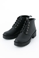 ゴジラモデルのブーツ。