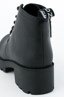 ゴジラモデルのブーツ。