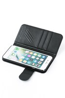 ゴジラモデルのスマートフォンケースの使用イメージ。