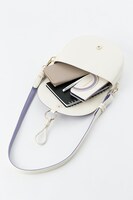 メトフィエスモデルのバッグ。