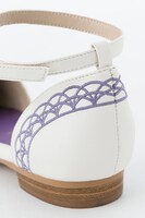 メトフィエスモデルのパンプス。