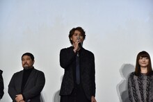 宮野真守（中央）