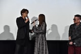 左から宮野真守、花澤香菜、虚淵玄。