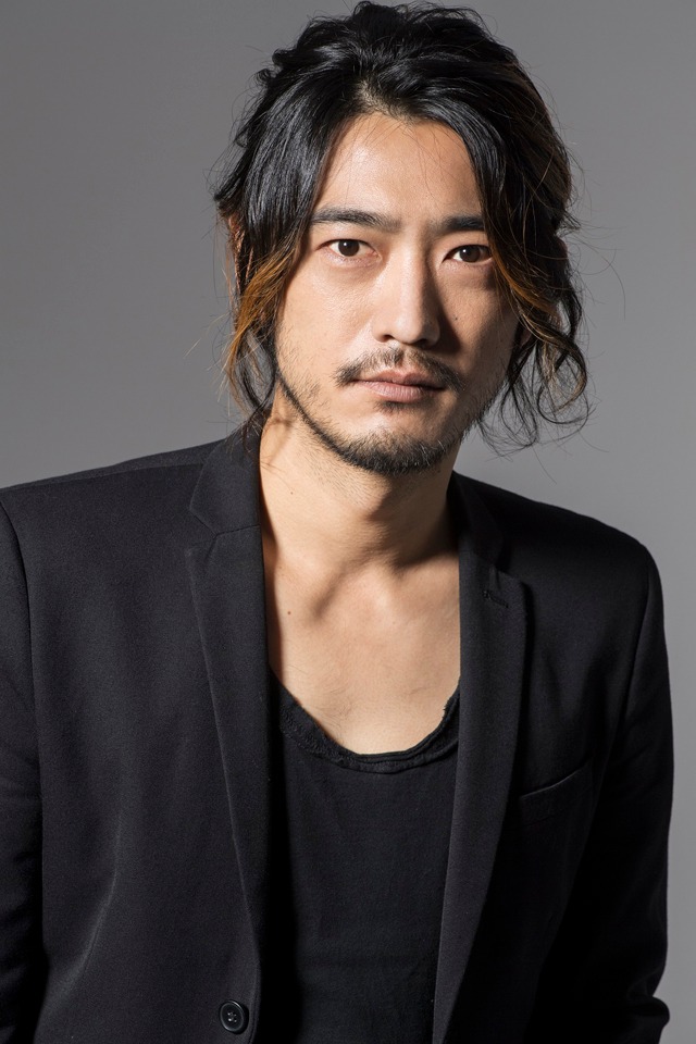 結城中佐役を演じる谷口賢志。