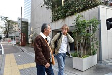 「じゅん散歩」より。左から高田純次、しりあがり寿。