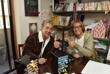 「じゅん散歩」より。左から高田純次、しりあがり寿。