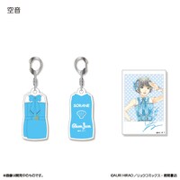 「ChamJam 衣装キーホルダー＆チェキ風缶バッジセット」のセットイメージ。