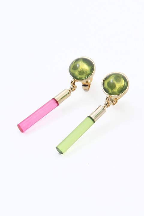 チョロ松モデルのピアス。