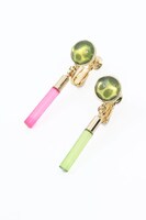 チョロ松モデルのイヤリング。