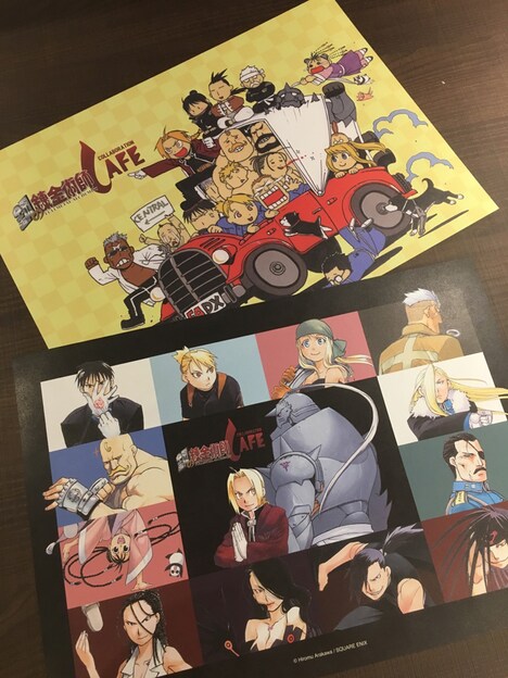 「鋼の錬金術師」コラボレーションカフェのランチタイム用のランチョンマット。2種類のうち1枚がランダムで進呈される。