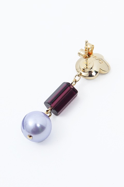 一松モデルのピアス。