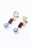 一松モデルのイヤリング。