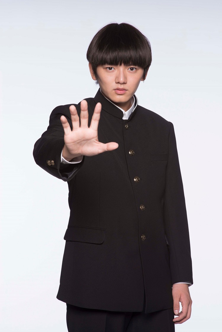 濱田龍臣扮するモブこと影山茂夫。