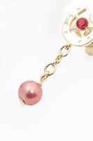 おそ松モデルのピアス。