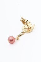 おそ松モデルのピアス。