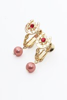 おそ松モデルのイヤリング。