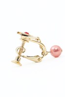 おそ松モデルのイヤリング。