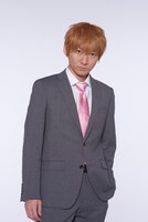 波岡一喜扮する霊幻新隆。