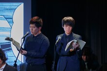 リハーサル風景より、左から酒巻光宏、土田玲央。