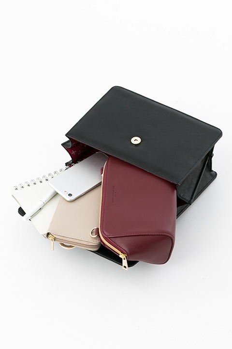 「血界戦線 & BEYOND」のハンドバッグ（クラウス・V・ラインヘルツモデル）。