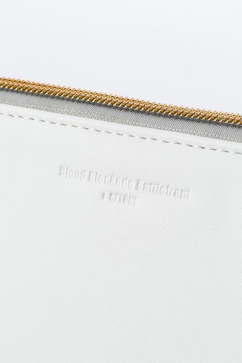 「血界戦線 & BEYOND」のショルダーポーチ（レオナルド・ウォッチモデル）。