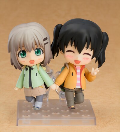 「ねんどろいど 倉上ひなた」と、再販される「ねんどろいど 雪村あおい」に手繋ぎパーツを使った様子。