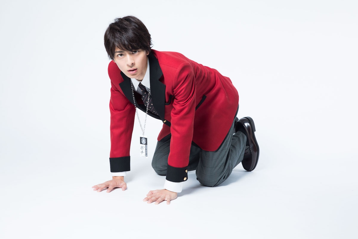 鈴井涼太役の高杉真宙。