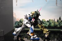 ver.A.N.I.M.E.のガンダムNT-1とザクII改。