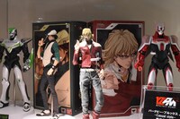 「12"PM バーナビー・ブルックス Jr.-Casual style-」（写真中央）