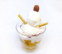 「雪玉のパフェ」