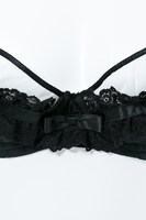 水銀燈モデルのランジェリーセット。