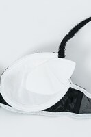 水銀燈モデルのランジェリーセット。