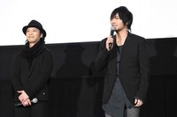 左から安倍蒼世役の鳥海浩輔、曇天火役の中村悠一。